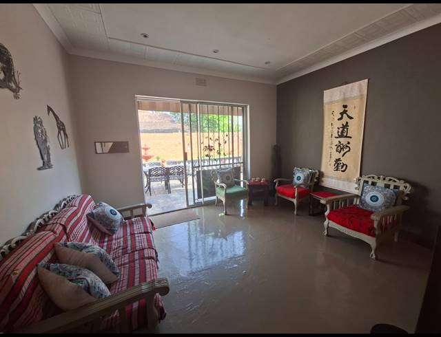 4 BEDROOM FREEHOLD FOR SALE IN ASTON MANOR